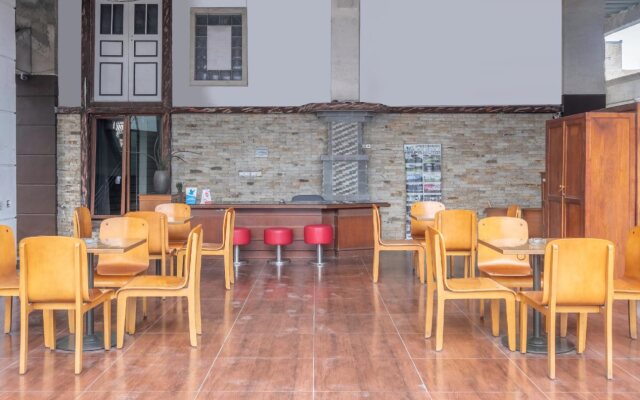 OYO 1869 Hotel Buah Sinuan