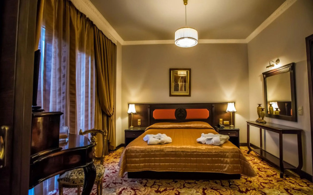 Kouros Hotel