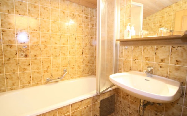 Peaceful Apartment in Hinterglemm With Camping Cot
