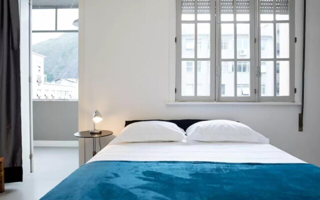 Apartment in Copacabana for up to 4 People 100m From the Beach Cavirio Nsc1003