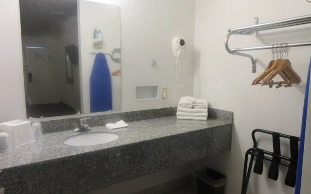 Motel 6-Saint Robert, MO
