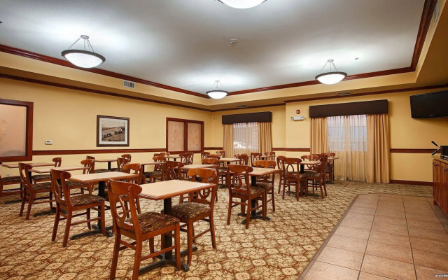 Best Western Plus Butterfield Inn
