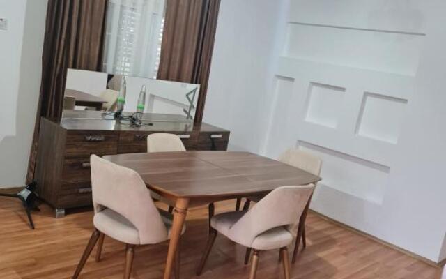 Ayorgiev 3 Bedroom Cosy House