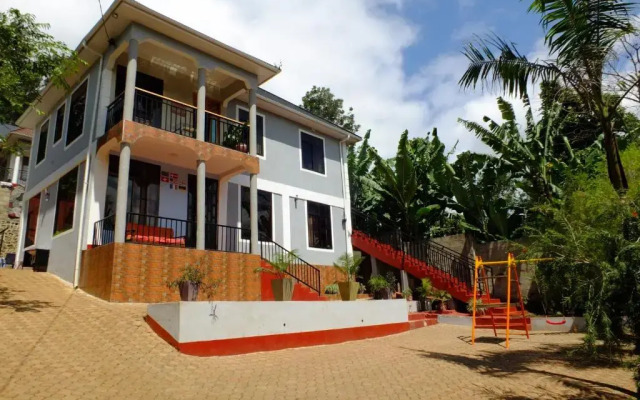 Hostel Enjivai