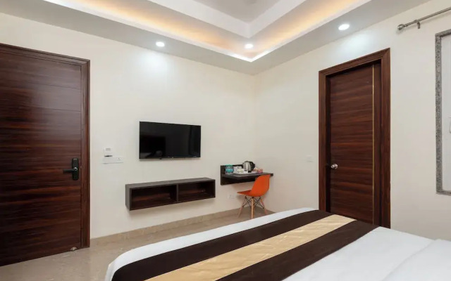 Saavi Hotel Sector- 45