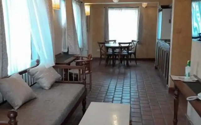 Woodmere Grand Hotel