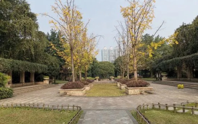 Yanshe Hotel (Meishan Huanglongxi Evergrande Jinbi Tianxia)