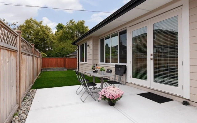 Private and Cozy 2bdr 2BA Home in Kitsilano