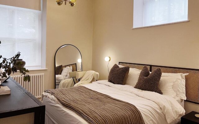 Luxury 2 Bedroom Flat in Central Todmorden