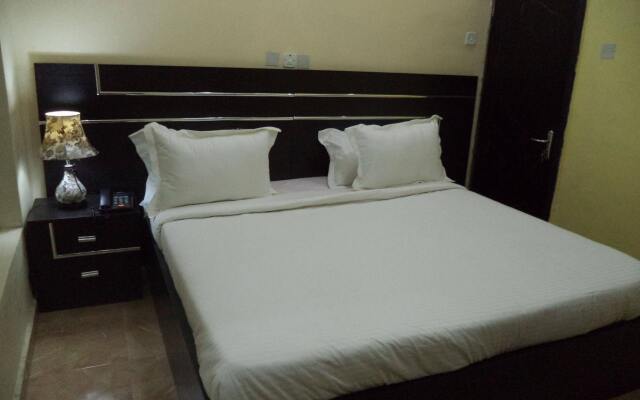 Pine Crest Exclusive Hotel & suite