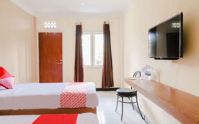 OYO 888 Grand Ijen Guest House