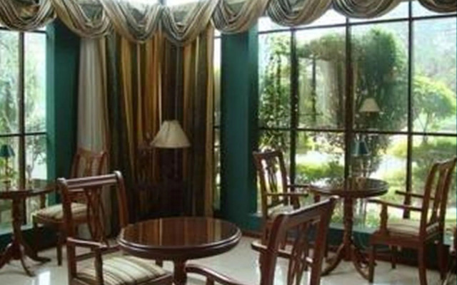 Royal Lodge Hotel