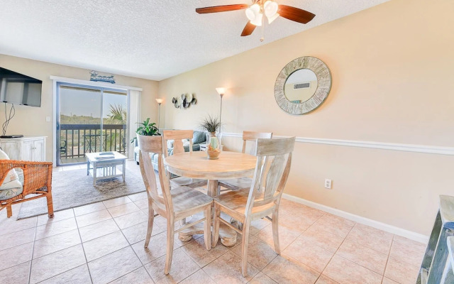 Ocean & Racquet 2303 by Vtrips