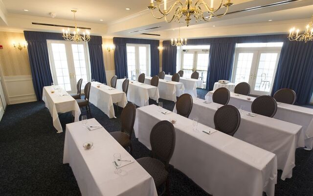 Madison Beach Hotel, Curio Collection by Hilton