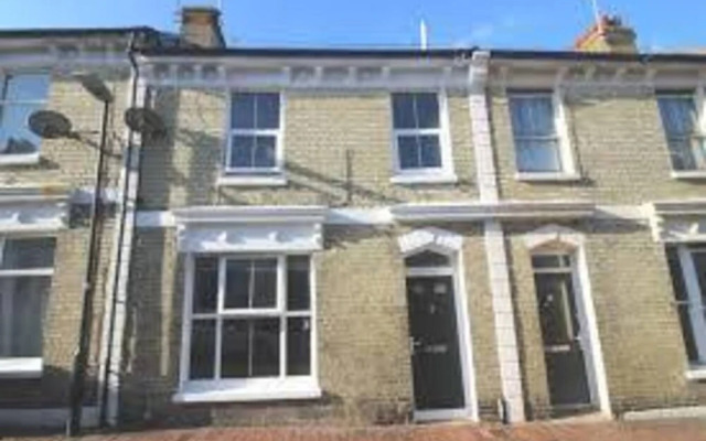 Immaculate 2-bed House