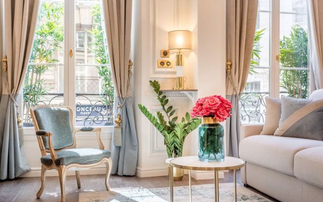 Luxury 3 Bedroom 2 Bathroom Palace Apartment - AC - Louvre