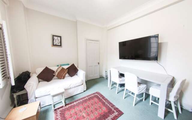 Cozy, Clean 1BR Marylebone Flat for 4