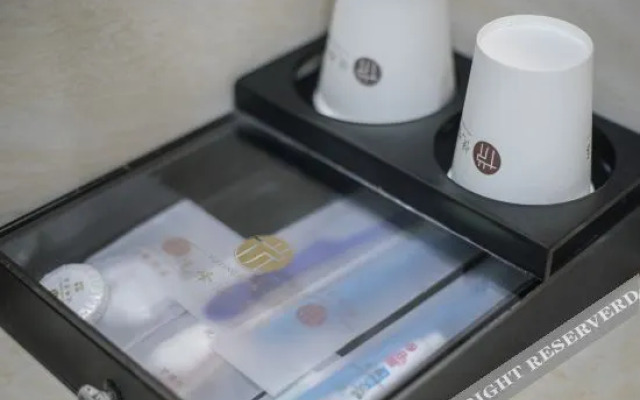 Yuefeng Hotel (Yangjiang Bus Terminal, Wal-Mart)