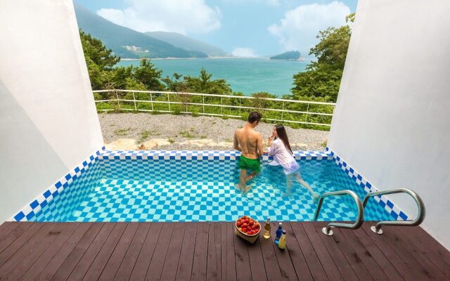 Geoje Star Marine Pool Villa Pension - V