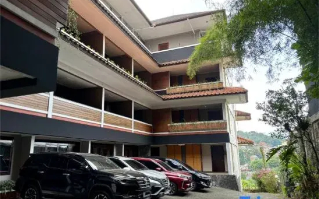 Kayuna Resort