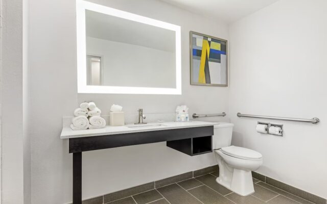 Comfort Inn & Suites Irving Las Colinas DFW