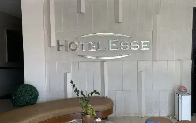 RedDoorz Plus @ Hotel Esse