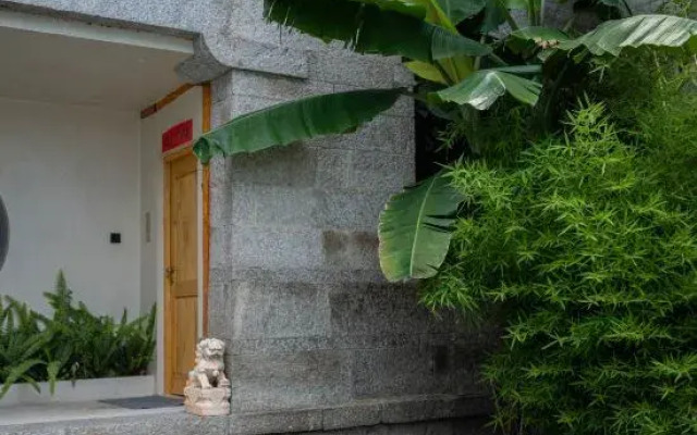 Elsewhere in Dali • Three Towers Courtyard