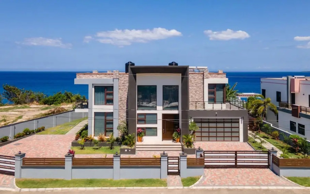 Luxury Oceanfront Villa Fully Staffed Pool Jacuzzi Movie Theatre