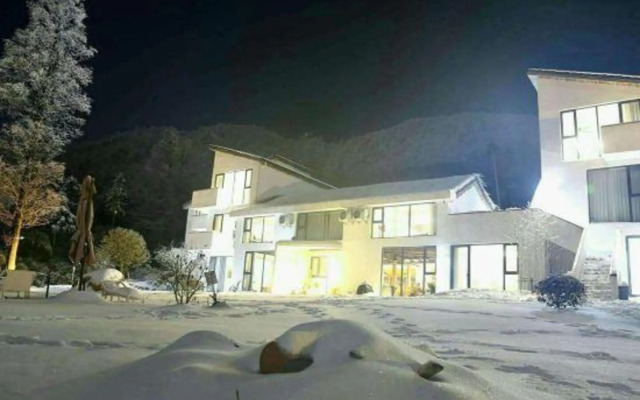 Yueguo Shanqiu Hostel