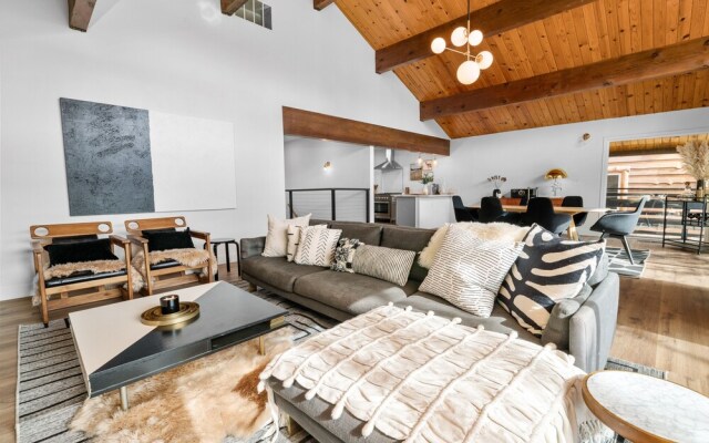 Ski View Chalet - Prepare To Be Awestruck With The Breathtaking And Massive Mountain Views! 3 Bedroom Cabin