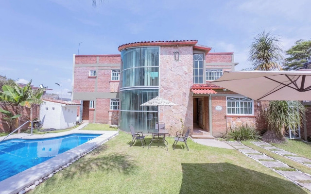 New Family House. Pool & BBQ Area