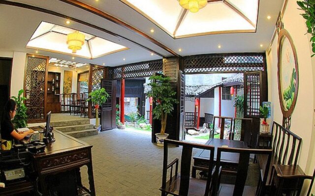 Fenghuang Poshan Inn