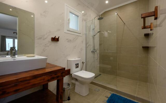 Kaliva Country House with private beach access and pool