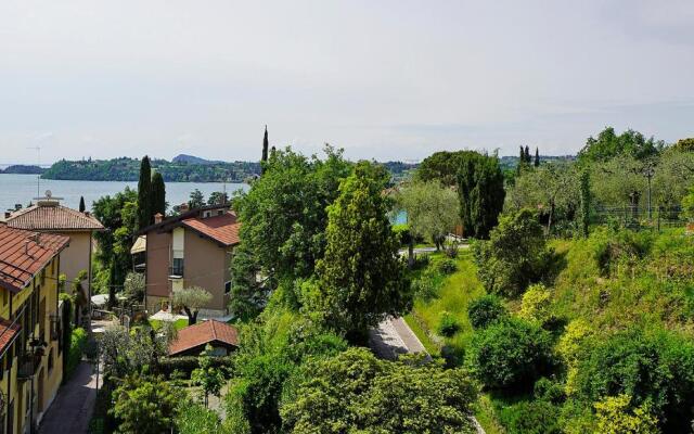 VALLE FIORITA 42 - Lake view apartment