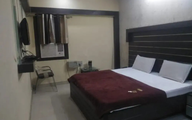 Goroomgo Samrat Lucknow