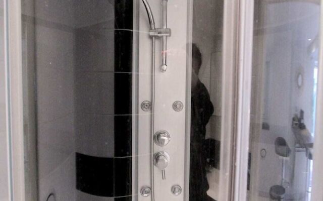 Charming Studio With Yard Near the sea