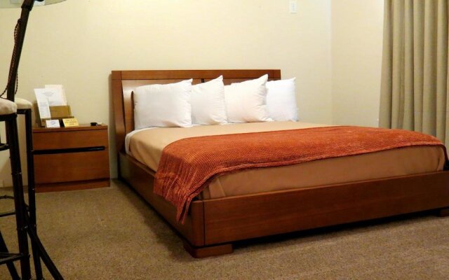 Canyon Plaza Premier Studio and Apartments