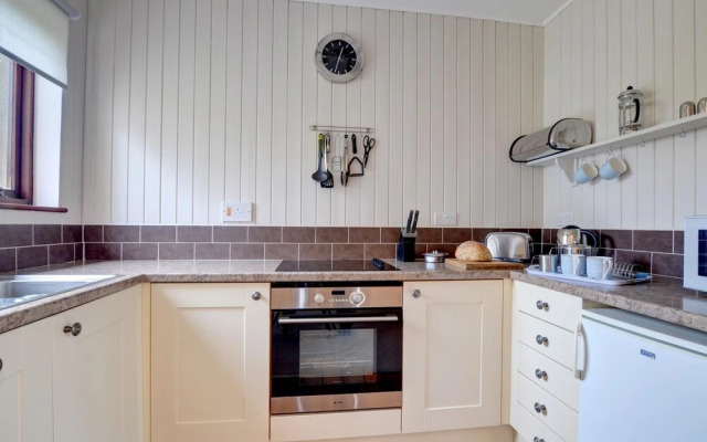 Quaint Holiday Home in Little Haven near Beach