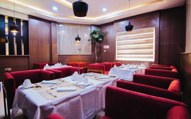 Bon Hotel Royal Parklane