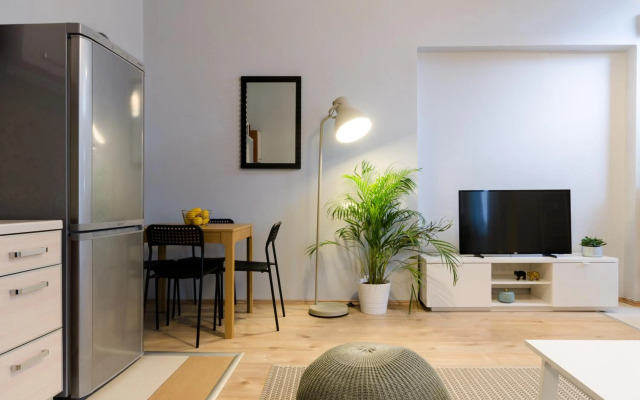 I30 Studio Apartment In Central Location.