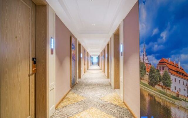 Vienna Hotel (Longhua Yicheng Center Yousong Branch))