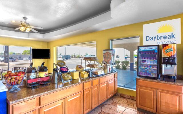 Days Inn by Wyndham Airport - Phoenix