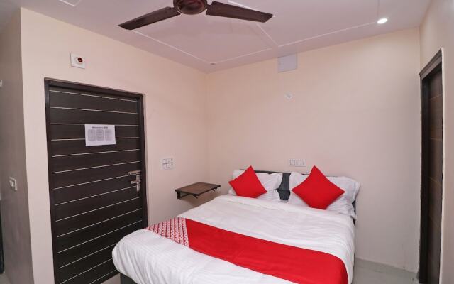 Jaypee Studios by OYO Rooms