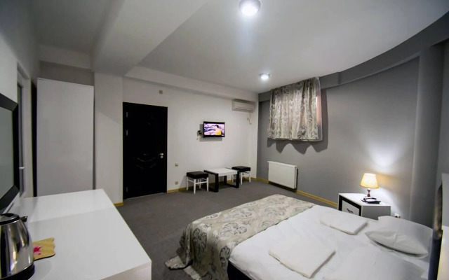 Отель Батони