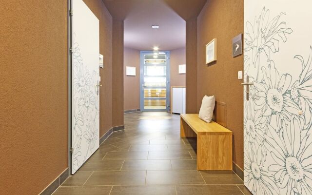 Hirschen Guesthouse - Village Hotel