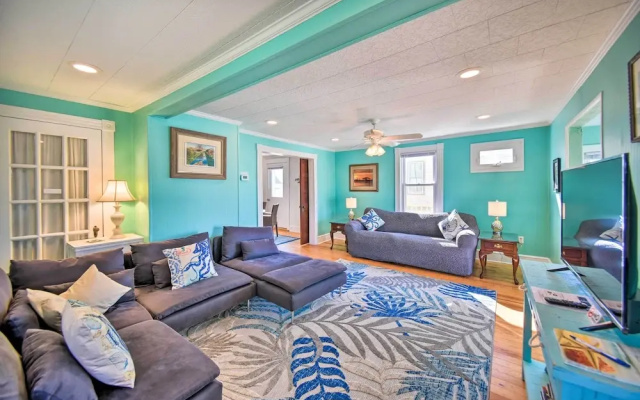 Chincoteague House w/ Enclosed Porch + Deck