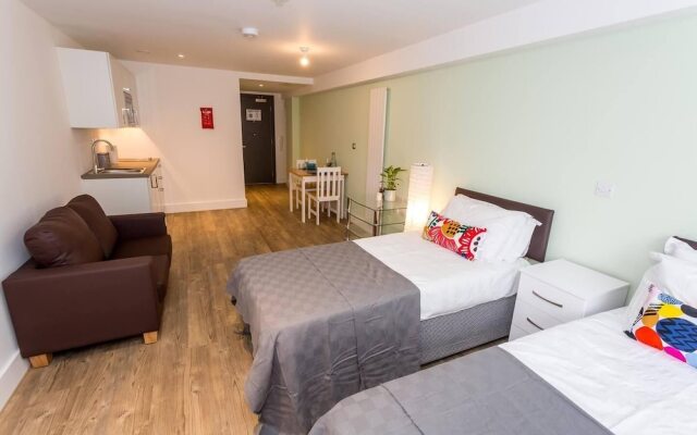 Comfortable studio apartment in central Oldham
