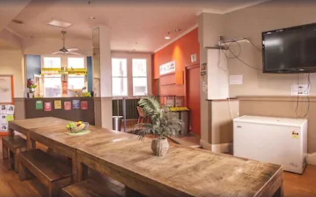 Mad Monkey Backpackers Bayswater