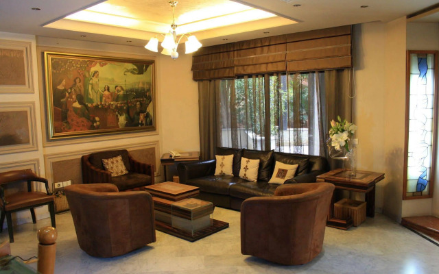Camelot Hotel