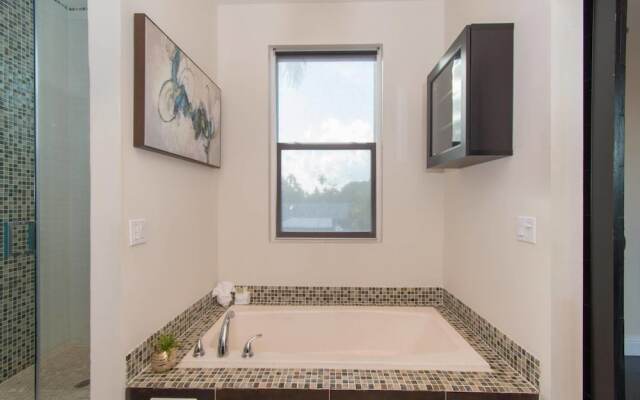 Hollywood Dream House - 5 Bedroom with Heated Pool